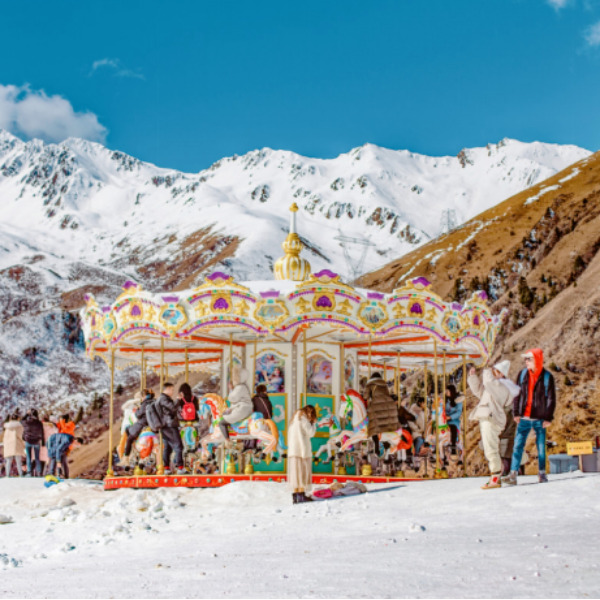 【冬雪旅拍|鷓鴣山】旋轉(zhuǎn)木馬，古老藏寨，出片率百分百的童話王國(guó)～